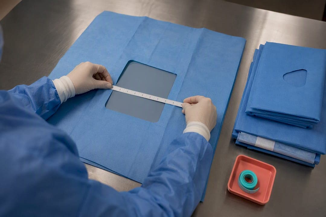 Measuring a surgical drape fenestration
